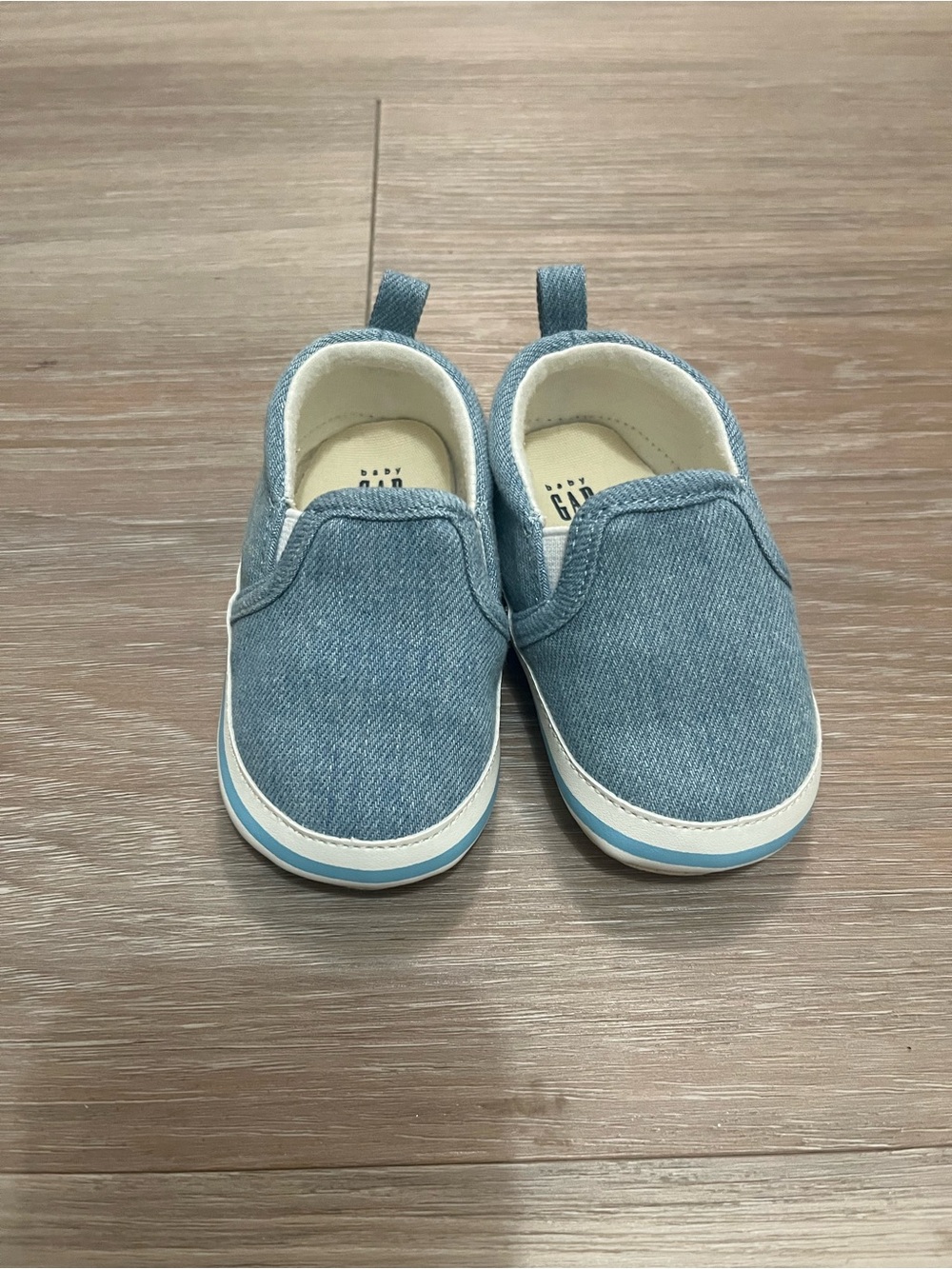 GAP denim Light Blue Slip-On Canvas Baby Shoes new never worn 12-18 months